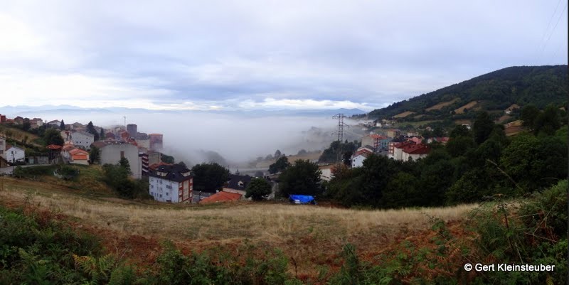 Tineo im Nebel