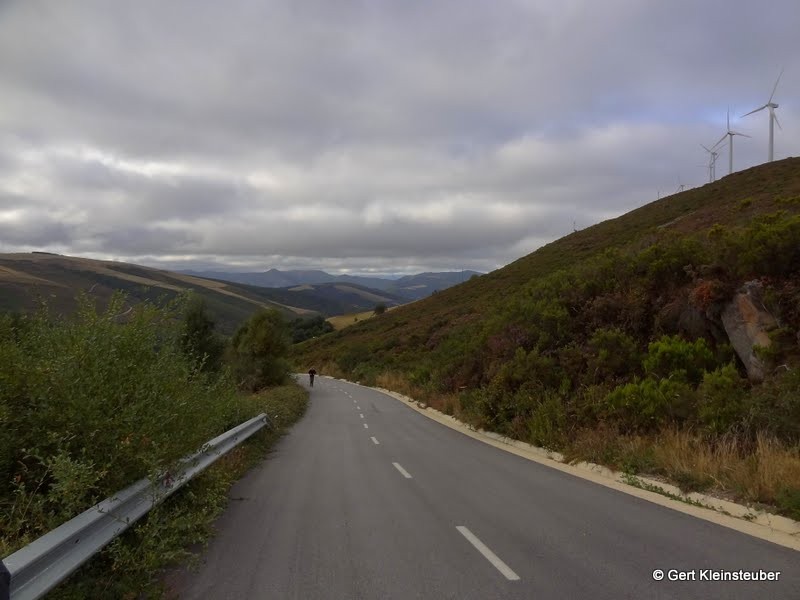 Lange steile Asphaltstraße hinter La Mesa