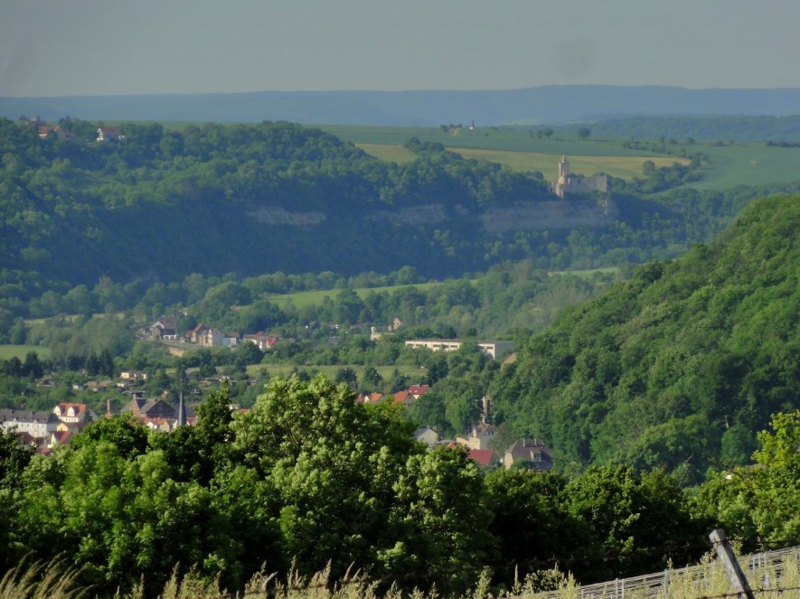 Blick vom Göttersitz nach Bad Kösen und zur Rudelsburg