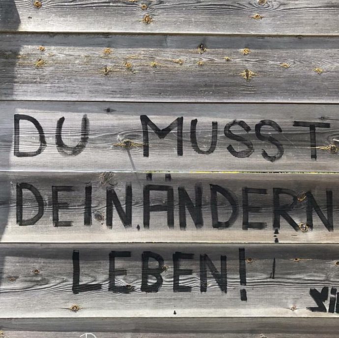 Zeichen am Wegesrand Jakobsweg.de