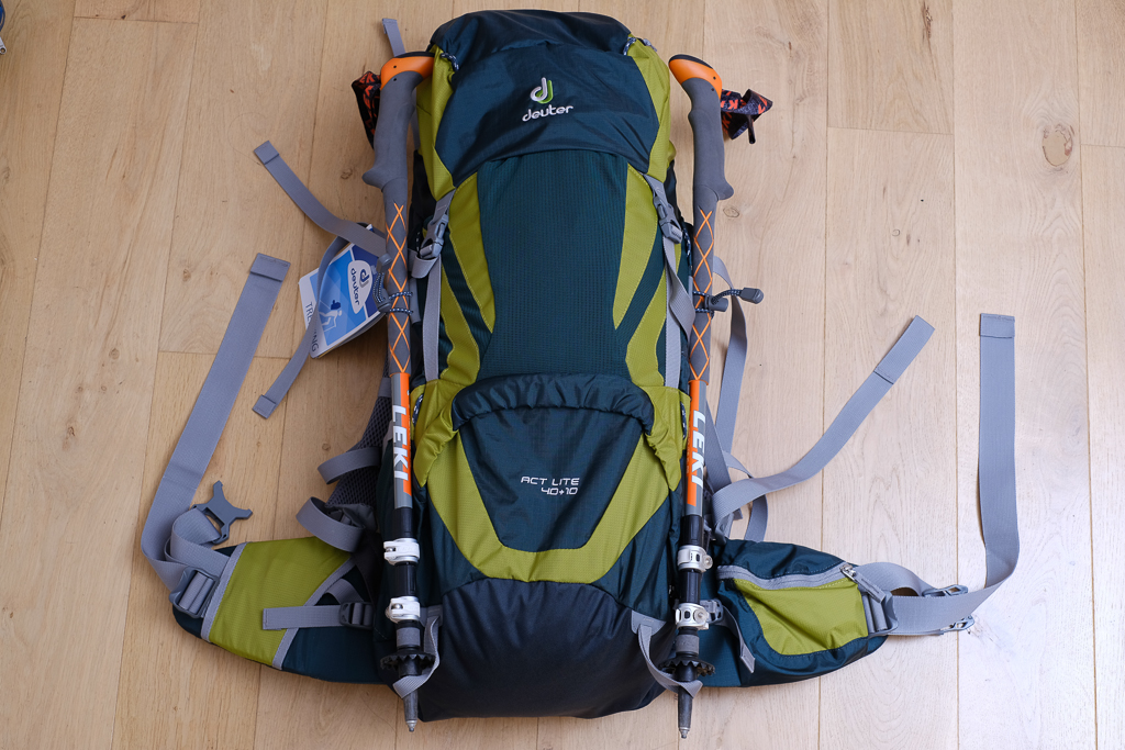 Der Deuter Act Lite 40 + 10 im großen Pilger-Rucksacktest - von hinten gesehen.