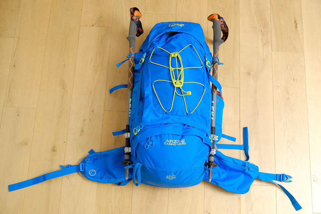 Der Loewe alpine Airzone Camino 45:55 im großen Pilger-Rucksacktest - von hinten gesehen.